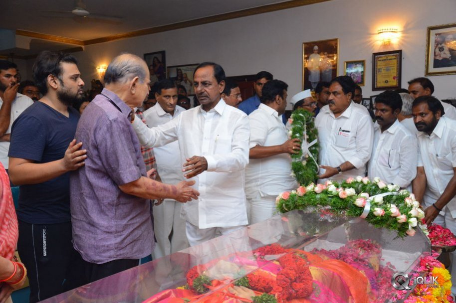 Celebrities-Pay-Homage-to-Vijaya-Nirmala-Garu